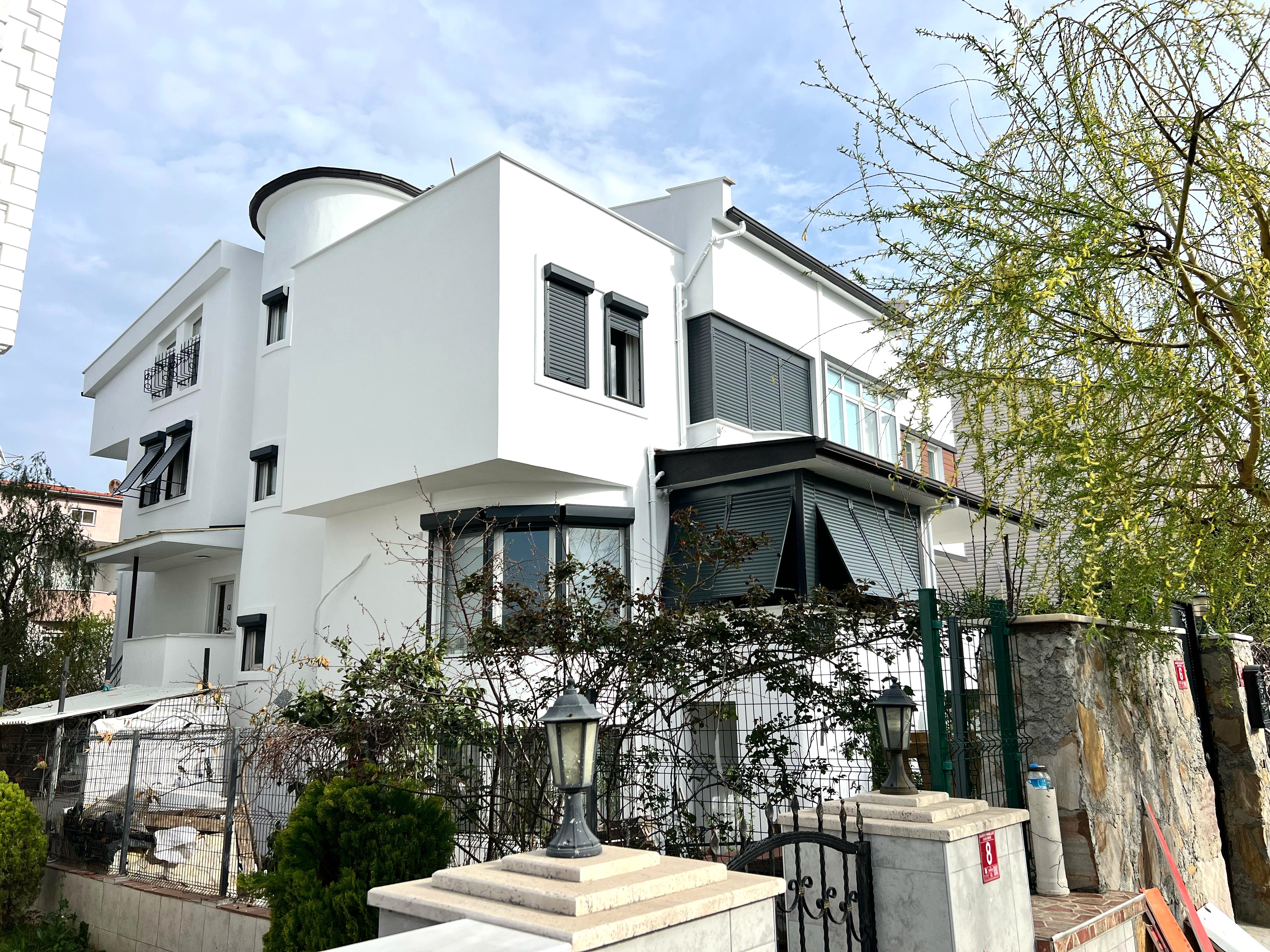 Isı Yalıtımı, Mantolama, Ses Yalıtımı, İzolasyon, Su Yalıtımı, Drenaj, Çatı Aktarma, Yalı Baskı, Epoksi Zemin, Cephe Kaplama, Cephe Boyama, Enerji Kimlik, Söve, Fileli Sıva, Dekoratif Sıva, Tadilat, Dyo Uygulayıcı Bayii, Fili Boya ve Dalmaçyalı Uygulayıcı Bayii, Sika Uygulayıcı Bayii