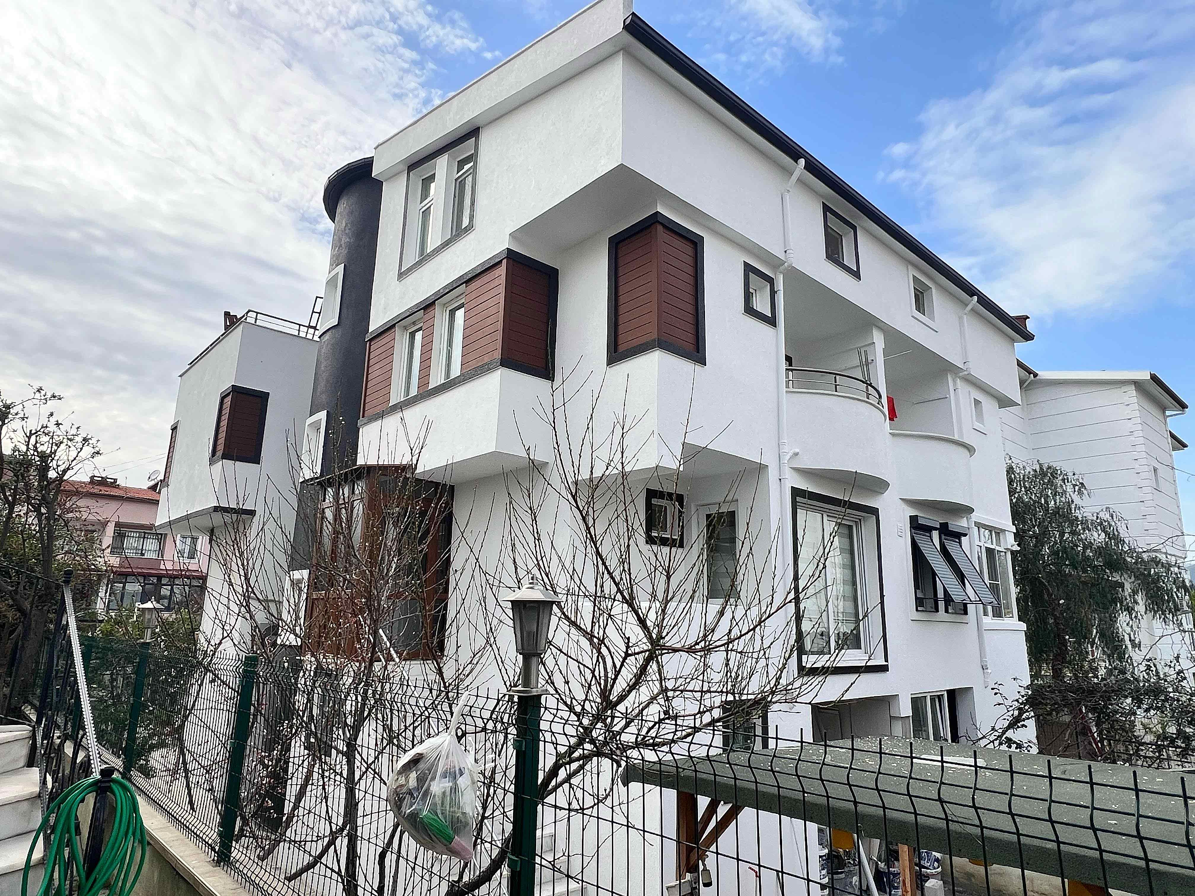 Isı Yalıtımı, Mantolama, Ses Yalıtımı, İzolasyon, Su Yalıtımı, Drenaj, Çatı Aktarma, Yalı Baskı, Epoksi Zemin, Cephe Kaplama, Cephe Boyama, Enerji Kimlik, Söve, Fileli Sıva, Dekoratif Sıva, Tadilat, Dyo Uygulayıcı Bayii, Fili Boya ve Dalmaçyalı Uygulayıcı Bayii, Sika Uygulayıcı Bayii